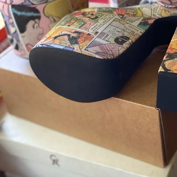 PLATFORM HEELS NWOB - Picture 6 of 6